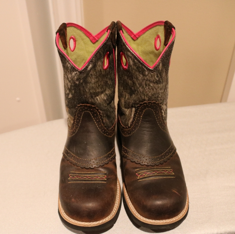 Ariat camo and hot pink boots
